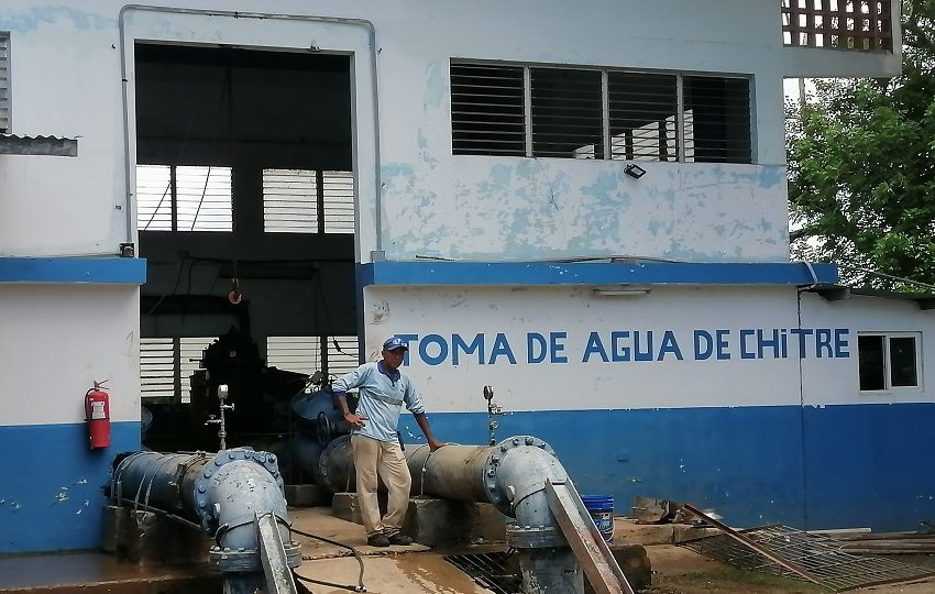 Se anunció que próximamente se llevará a cabo una nueva distribución de agua embotellada, esta vez en garrafones y envases de mayor galonaje. Foto. Thays Domínguez