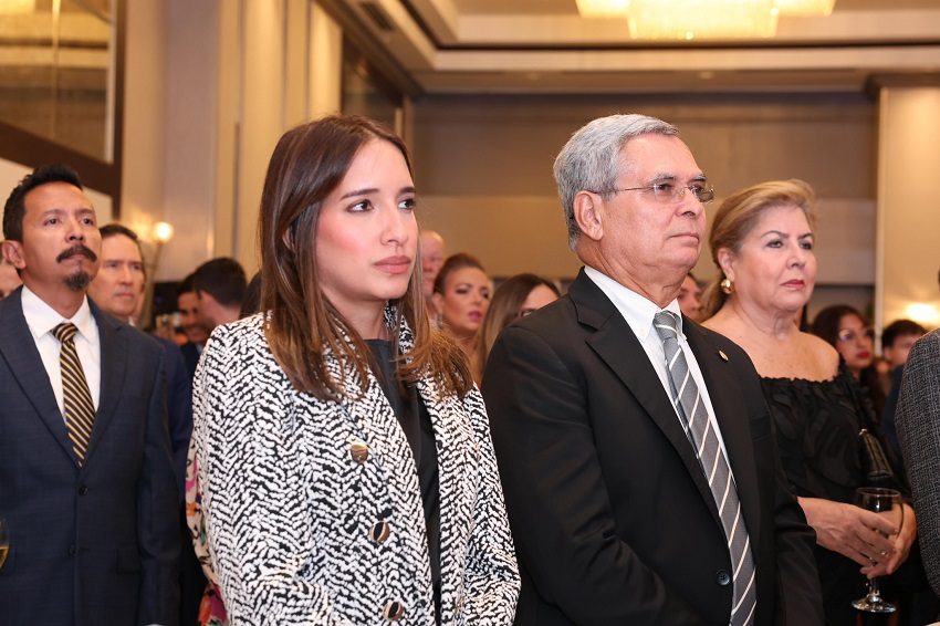 La secretaria general de la Fiscalía de Cuentas, Yamileth Atencio Cedeño, junto al Fiscal de Cuentas, Jaime Barroso Pinto. Foto: Cortesía
