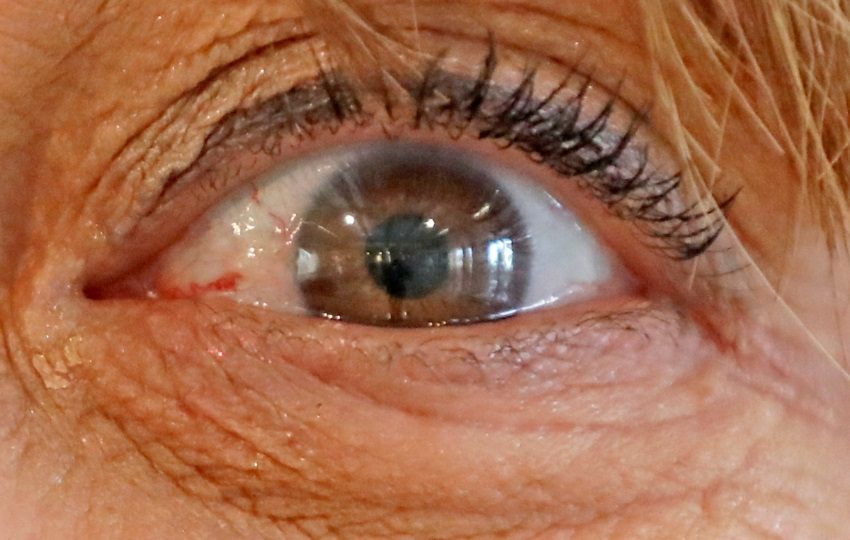 Detalle del ojo de una mujer latina. Foto: EFE / Carlos García