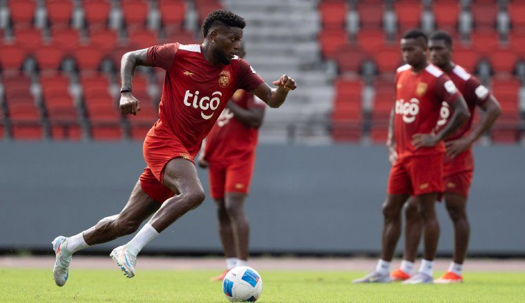 José Fajardo durante los entrenamientos de la selección. Foto: FPF