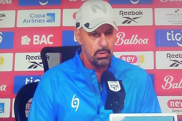 Marcos Antonio 'Fantasma' Figueroa, técnico de Nicaragua.