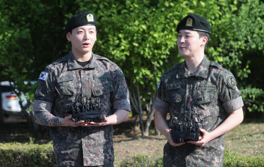 Jungkook y Jimin, miembros de BTS. Foto: EFE / EPA / Yonhap South Korea Out