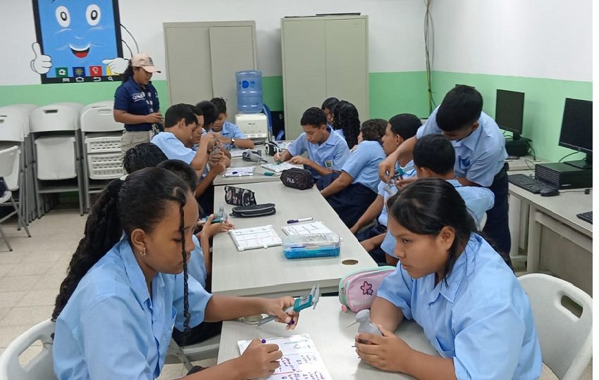 Los estudiantes de este plantel escolar acumulan a la fecha 40 días sin recibir clases.  Foto. Eric Montenegro