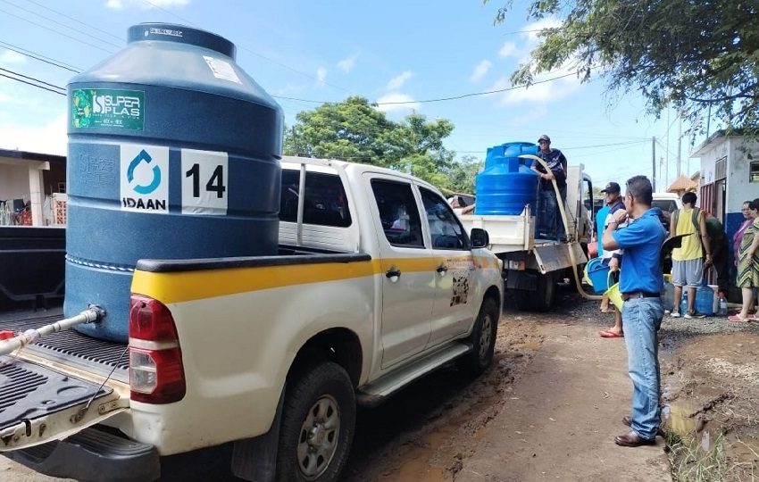 Mientras avanzan las investigaciones, la población se mantiene en alerta por la calidad del agua que llega a sus hogares. Foto. Thays Domínguez