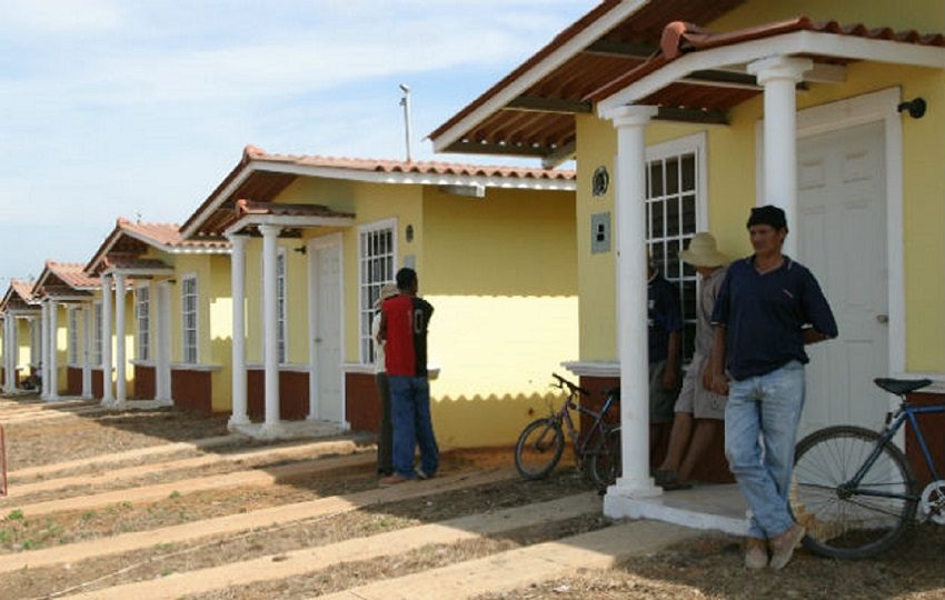 Los trámites de 9,000 familias fueron suspendidos a causa de la entrada en vigencia de la nueva ley. Foto: Cortesía