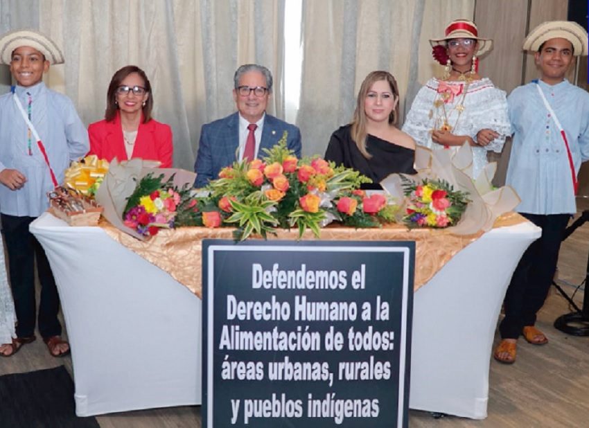 El ministro Fernando Boyd presidió el foro Etiquetado Frontal de Advertencia en Centroamérica. Foto: Cortesía
