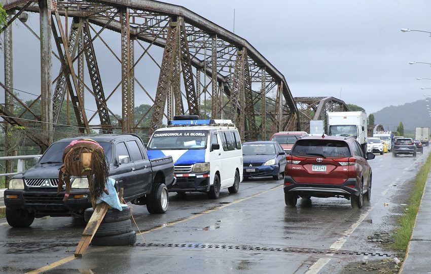 Flujo vehicular en Bocas del Toro, Foto: EFE