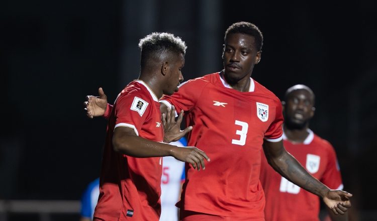 Jugadores de Panamá, listos para enfrentar a Guadalupe. Foto: EFE