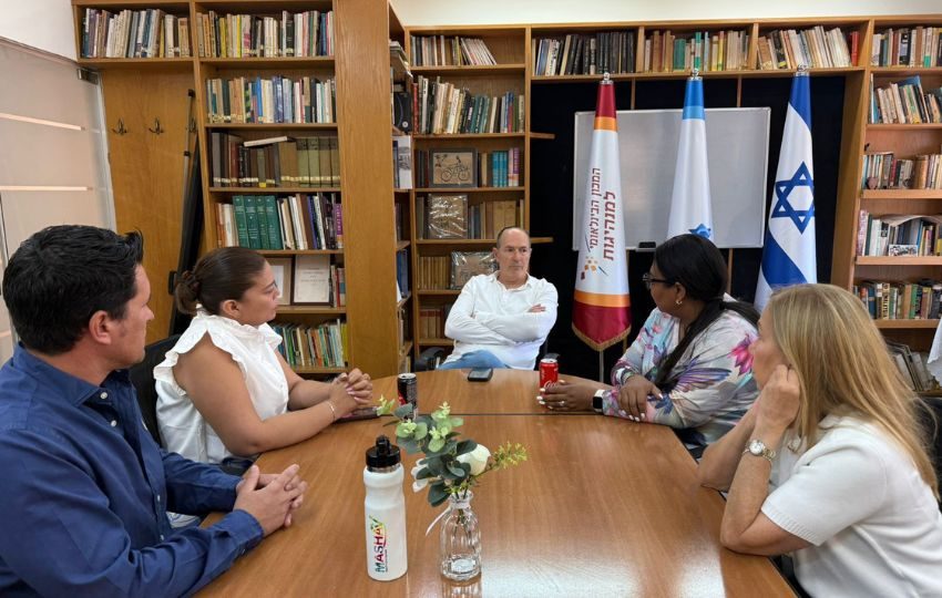 Reunión entre el embajador de Panamá en Israel y alcaldes panameños. Foto: Cortesía