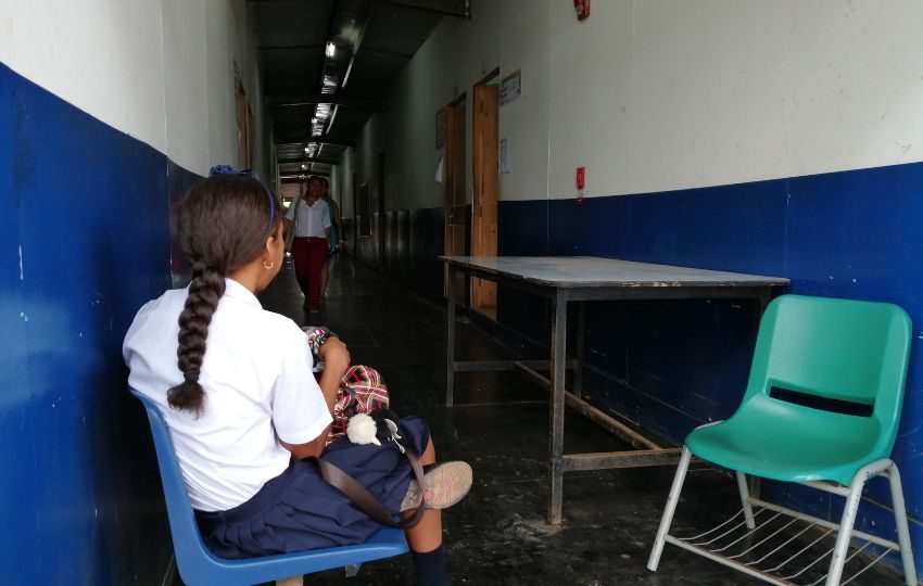 Estudiantes se mantienen sin recibir clases. Foto: Eric Montenegro