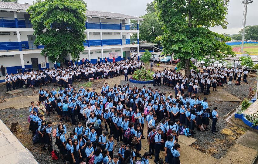 Estudiantes de la escuela secundaria Pedro Pablo Sánchez. Foto: Eric Montenegro