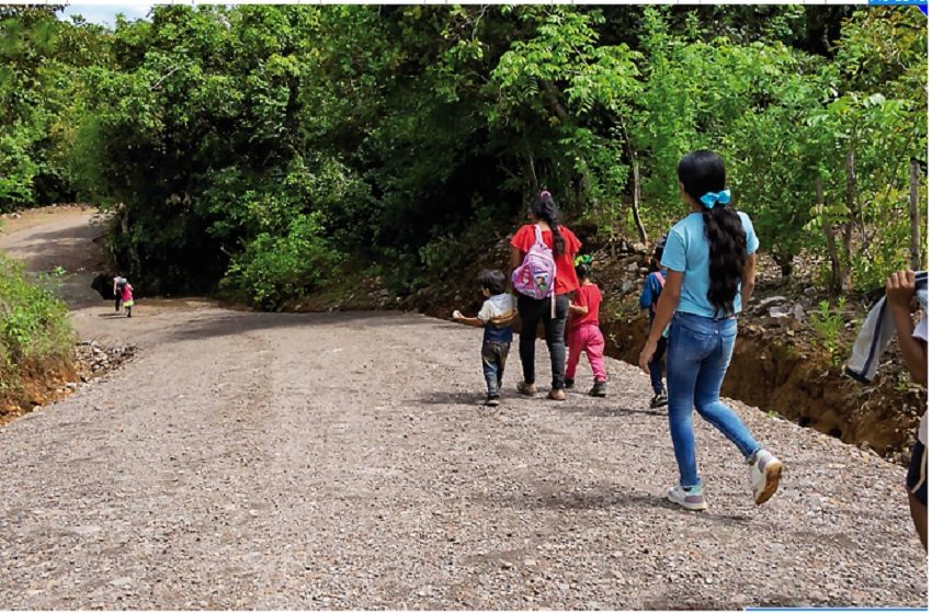 Mejoras que se realizan al camino que conecta la comunidad El Copé, distrito de Olá, que presentaba avance de 95%, a finales de mayo. Foto: Cortesía AND
