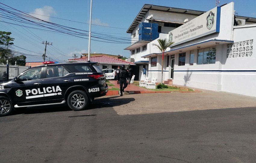 El mayor, Jorge Villarreal, de la décima zona de policía de La Chorrera, indicó que se está en un proceso de organizar y reforzar los grupos de vecinos y comerciantes vigilantes, Foto. Eric Montenegro