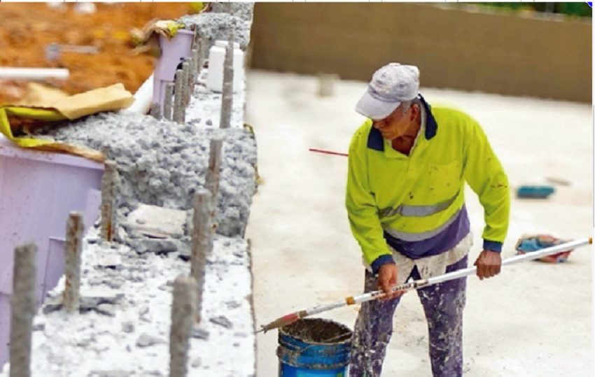 Con el uso de tecnología y trabajo de campo, se supervisan los proyectos para que las obras sean entregadas a las comunidades. Foto: Cortesía