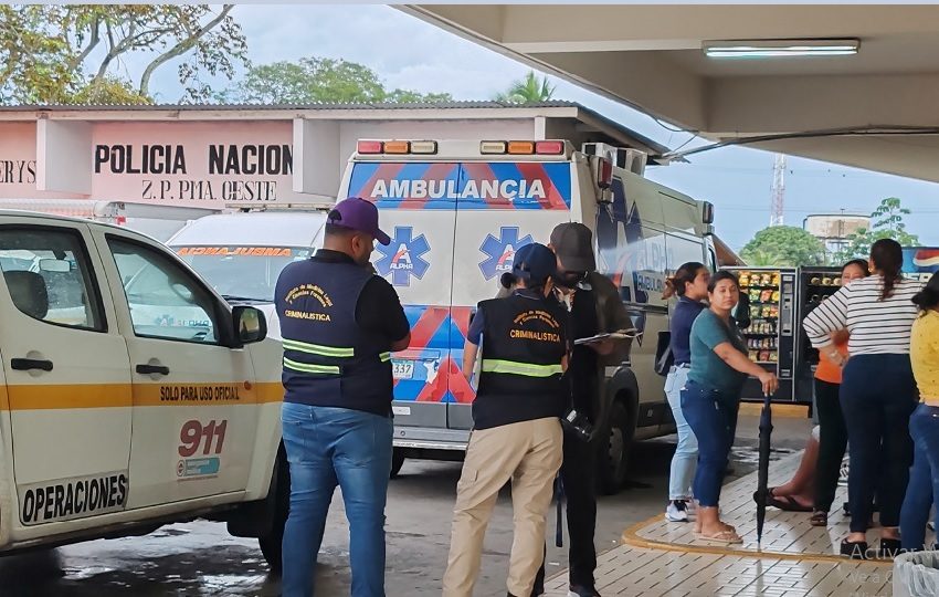 La víctima fue trasladada al cuarto de urgencias del hospital regional Nicolás Solano, de La Chorrera, en donde falleció a los pocos minutos de su llegada. Foto. Eric Montenegro