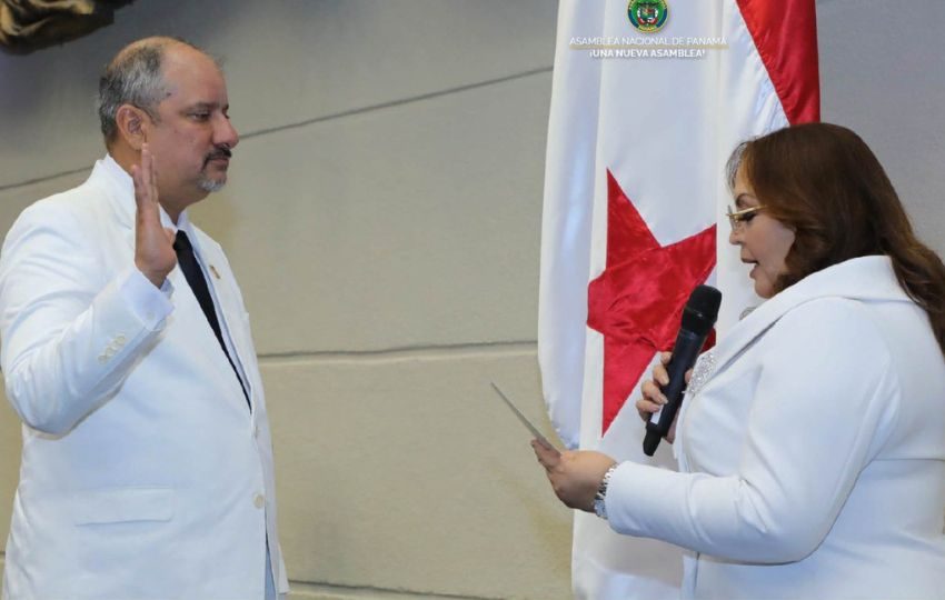 Jorge Herrera fue juramentado como presidente de la Asamblea Nacional. Foto: Cortesía