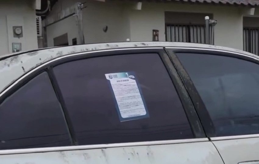 Estos vehículos inservibles se han convertido en criaderos de mosquitos y otras alimañas, han advertido los funcionarios municipales. Foto. Eric Montenegro