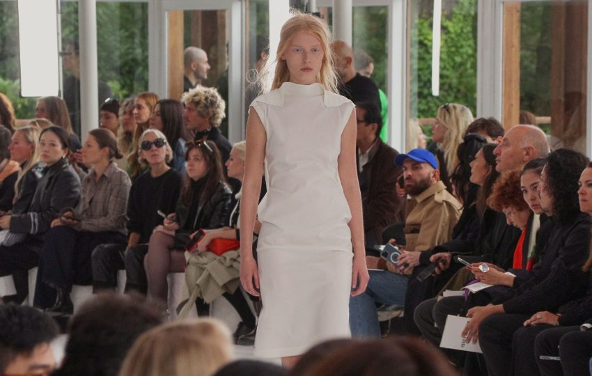 Desfile de Issey Miyake en la Semana de la Moda de París del pasado año. Foto: EFE / Edgar Sapiña Manchado