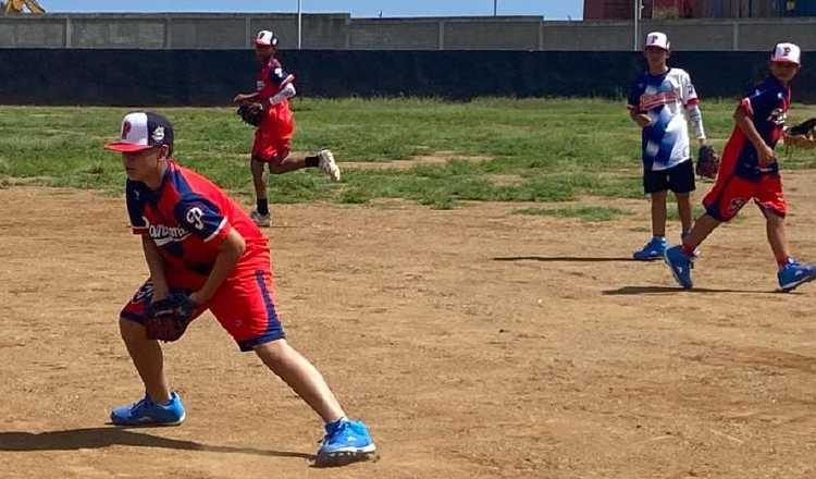Jugadores del equipo panameño entrenan. Foto: Probeis
