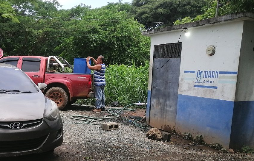 En esta región del país, continúa con la prohibición del consumo del agua de las potabilizadoras Roberto Reina y Rufina Alfaro. Foto. Thays Domínguez