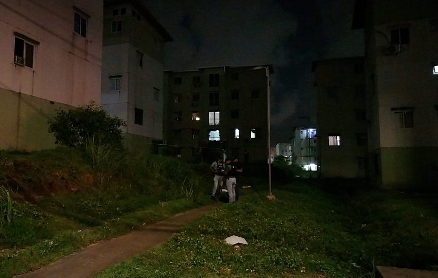 En los predios de la multifamiliar H-159 se escucharon varios disparos, en los que fue herido Ariel Bready Arango, quie falleció en el hospital. Foto. Diómedes Sánchez