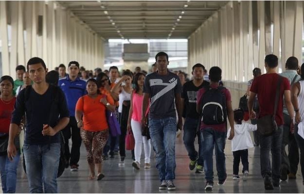 Los hombres están más expuestos a empleos informales que las mujeres. Foto: Archivo