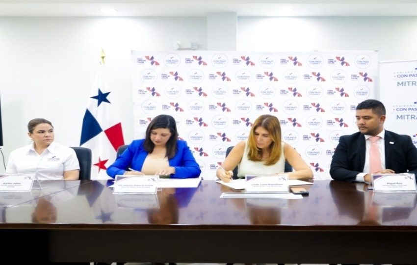 Firma del convenio. Foto: Cortesía. 