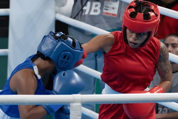 Yuliett Hinestroza (der.) tendrá que prepararse para el Mundial de Boxeo. Foto: COP
