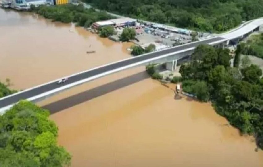 Las personas que sean sorprendidas caminando o tomándose fotos en el puente serán sancionadas. Foto: Cortesía