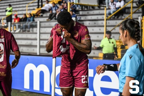Newton Williams, festeja su gol con Deportivo Saprissa. Foto: @SaprissaOficial
