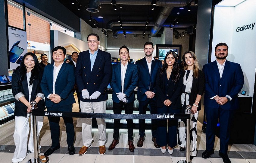 Durante el corte de cinta. Foto: Cortesía