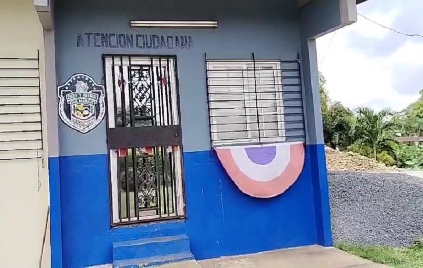 El representante del corregimiento de Santa Clara, José Ibarra, dijo que por parte de la PN no se han dado explicaciones del porqué del cierre de esta subestación. Foto. Eric Montenegro