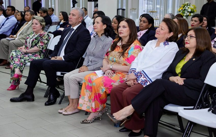 En primera fila, magistrados de la Corte Suprema de Justicia. Foto: Cortesía