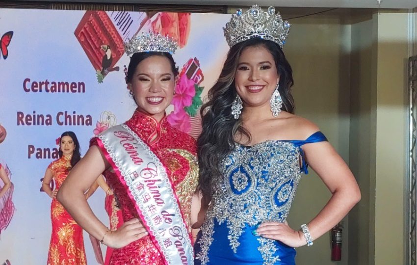 Michelle Kan Cárdenas y Marianne Mercedes (la reina saliente). Foto: Cortesía