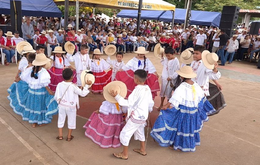 El Festival Nacional del Manito, declarado Patrimonio Cultural por la Ley 53 de 1999, es un espacio de preservación del folclore panameño y un motor económico para la región. Foto. Thays Domínguez