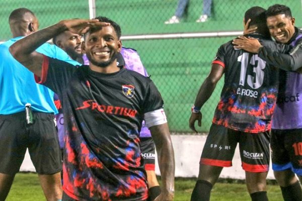 Alberto 'Negrito' Quintero festeja su gol ante Antigua. Foto: Equipo de Plaza Amador. Foto: @cdplazaamado