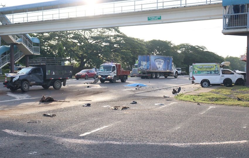 El herido fue atendido por unidades del Cuerpo de Bomberos y trasladado al Hospital Gustavo Nelson Collado de Chitré a recibir atención médica.  Foto. Thays Domínguez