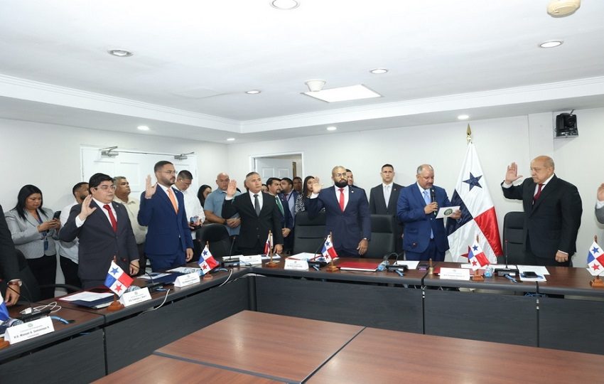 Miembros de la Comisión de Presupuesto. Foto: Cortesía