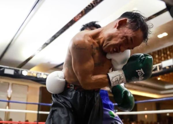 Luis 'El Nica' Concepción recibe un golpe durante sun pelea ante el filipino Llover. Instagram:@Onesportsphl 