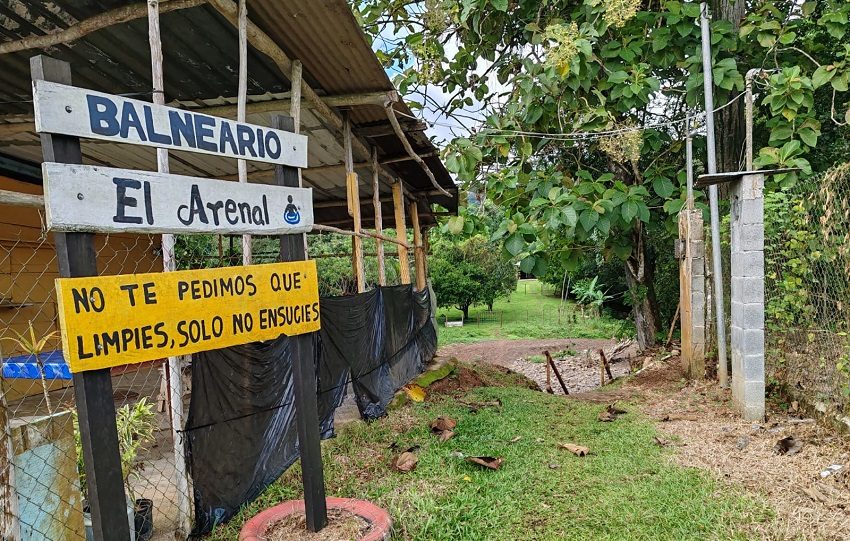 Durante los meses de verano son organizados tours a las cascadas La Gloria, La Golondrina y el balneario Arenilla.