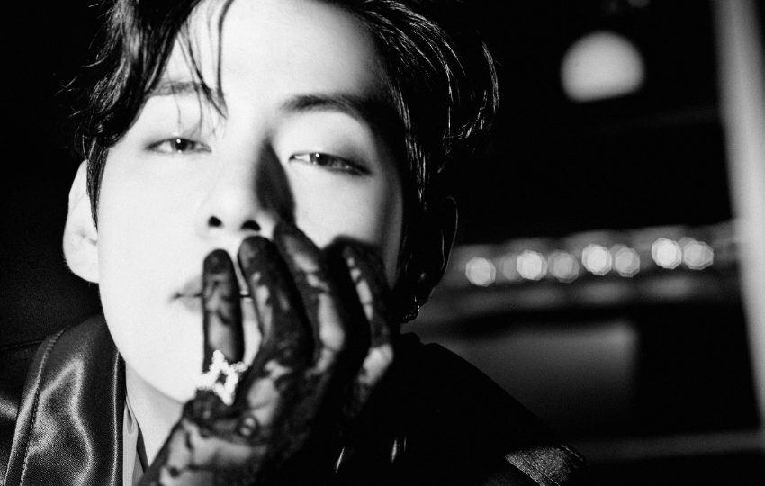 V, cuyo nombre real es Kim Tae-hyung, es conocido por su carisma y talento. Foto: Weverse Magazine