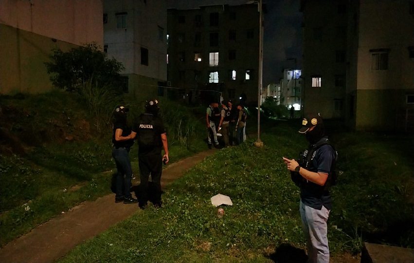 El hecho de sangre ocurrido en la comunidad de Alto de Los Lagos, en el corregimiento de Cristóbal Este, en las afueras de la ciudad de Colón. Foto. Diómedes Sánchez