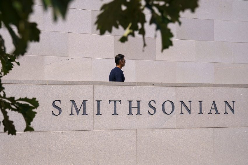 Según Donald Trump el Smithsonian está fuera de control. Foto EFE
