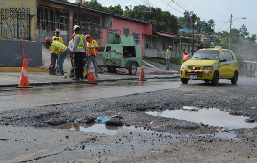 La falta de mantenimiento de algunas vías en el país ha causado graves accidentes de tránsito.  Foto: Archivo