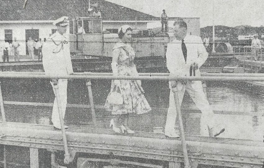 La reina Isabel en las esclusas de Miraflores. Foto: Panamá América