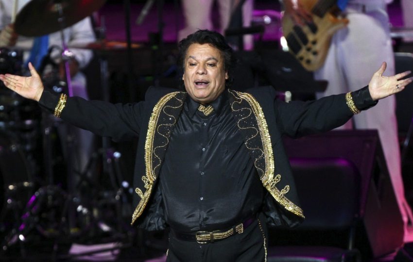 Juan Gabriel durante un concierto en el Auditorio Telmex de Guadalajara (México). Foto: EFE / Ulises Ruiz Basurto