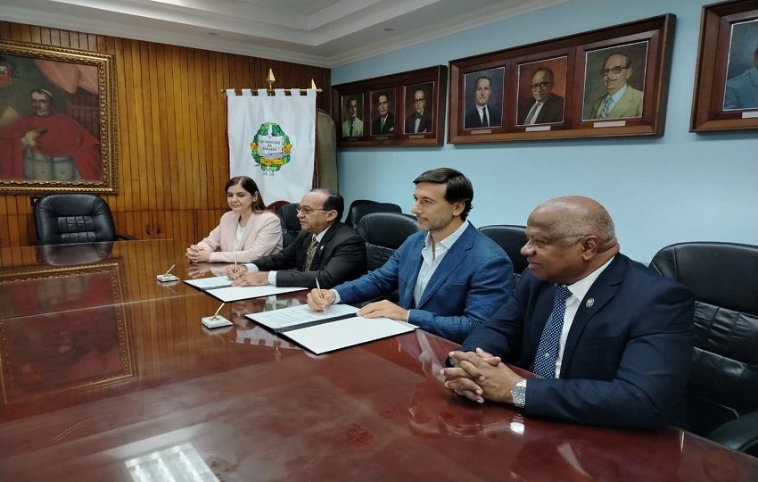 Autoridades argentinas y panameñas firman convenio de cooperación. Foto: Cortesía