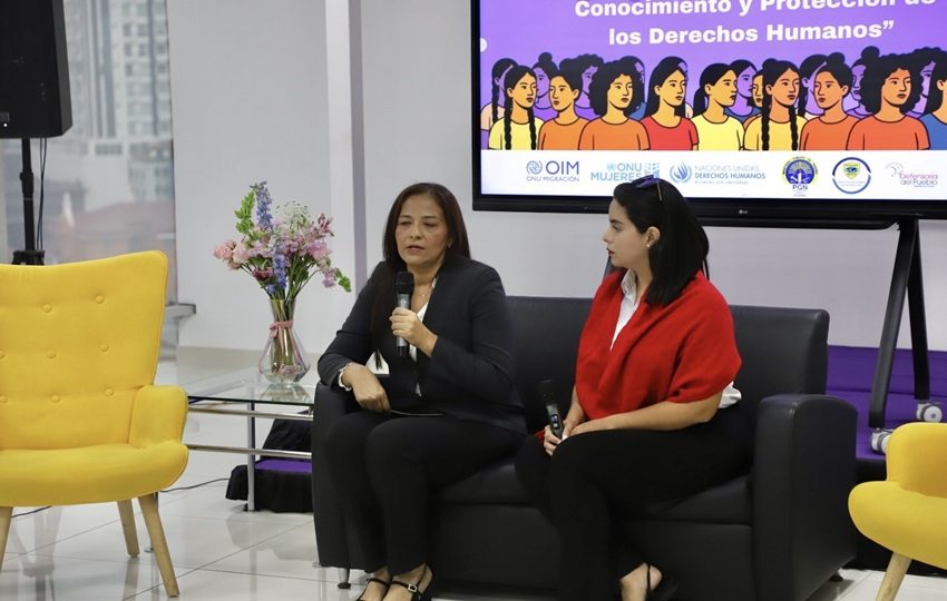 La situación de  las mujeres migrantes se analizó en un foro. Foto: Cortesía