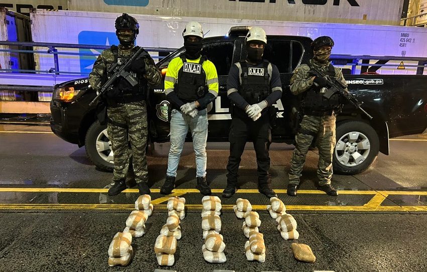 Las autoridades investigan si la sustancia ya venía en el contenedor o si fue  colocada en Panamá para su posterior salida a Nueva Zelanda. Foto. Policía Nacional
