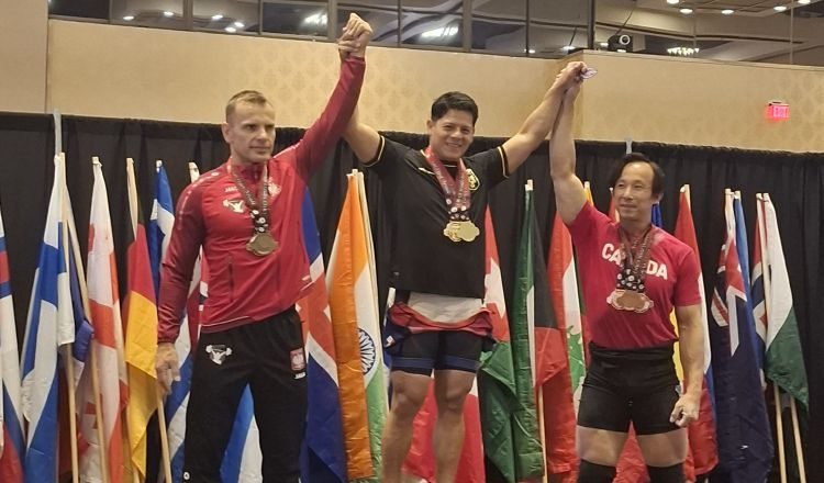 Alexis Batista en lo más alto del podio. Foto: cortesía